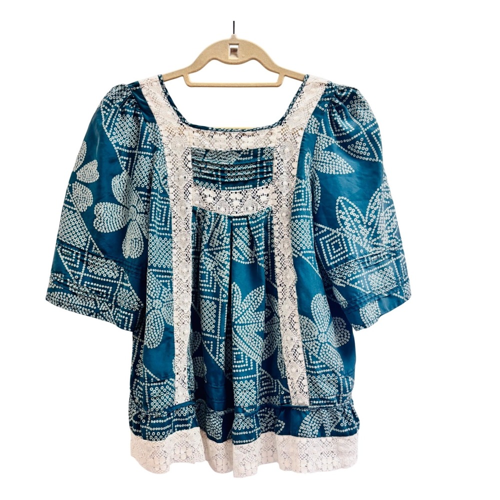 BCBGMAXAZRIA 100% Silk Teal Blue Bandhani Print Crochet Lace Blouse XS